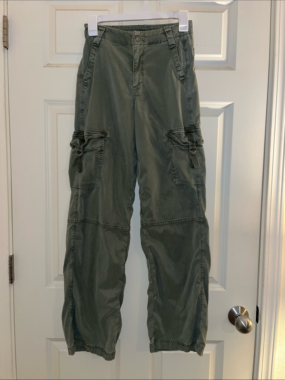 Woman’s Olive Cargo Pants American Eagle
